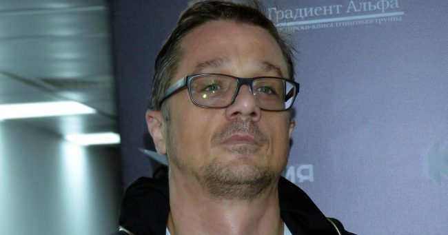Алексей Макаров тайно женился на стюардессе на 20 лет моложе