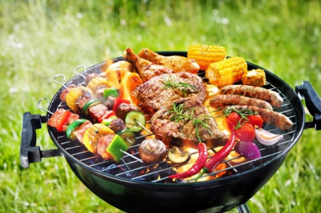 Шашлык в клеточку. Как правильно жарить мясо на решетке |