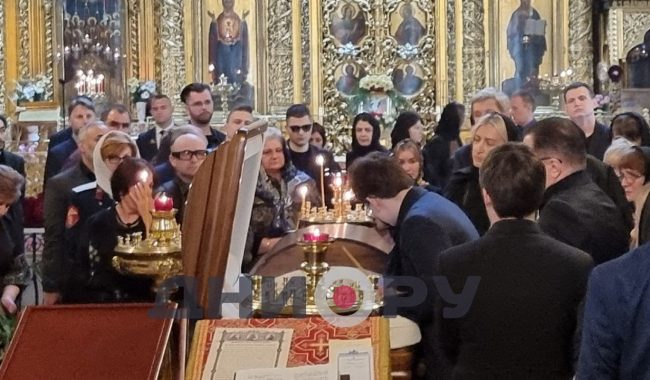 слепая Гурцкая гладила мертвое тело мужа в гробу :: Шоу-бизнес