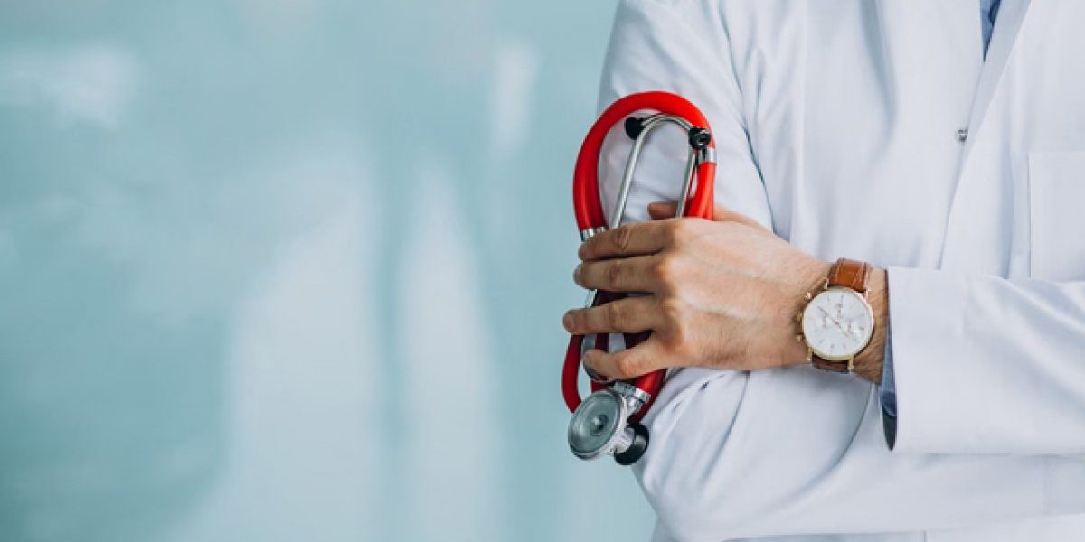 Гастроэнтеролог Кашух назвала опасными белый и жёлтый налёт на языке