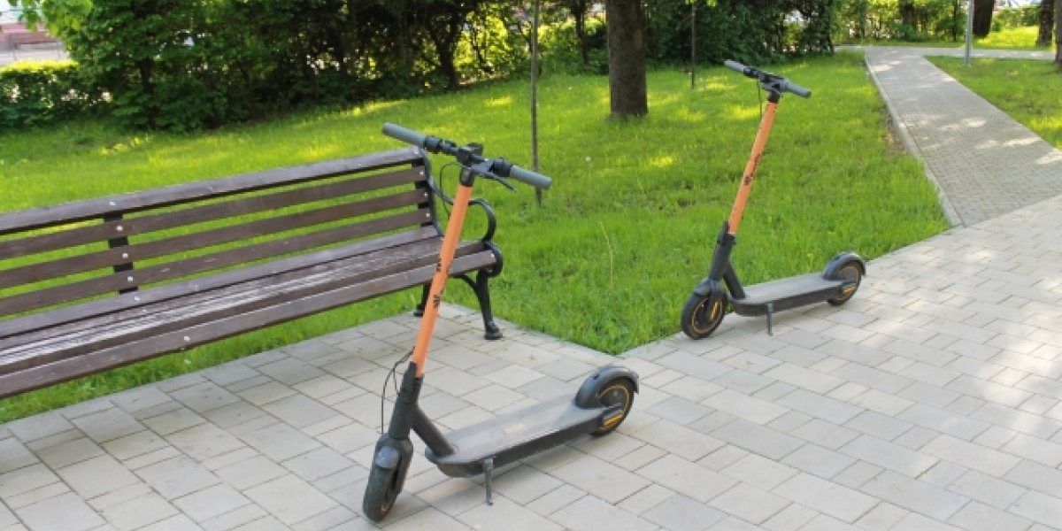 В России могут запретить ездить на электросамокатах по пешеходным улицам