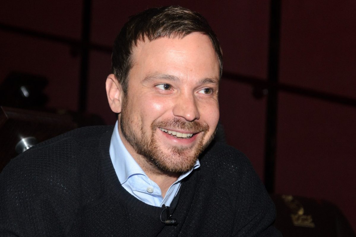 Алексей Чадов снял для поклонников видео в душевой :: Шоу-бизнес