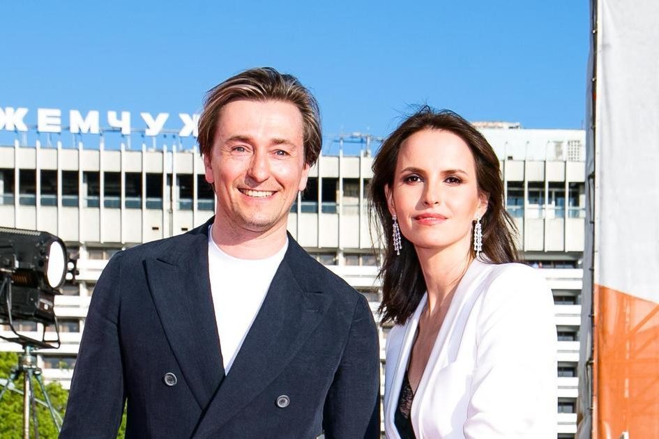 От служебного романа до венчания после семи лет брака. Как