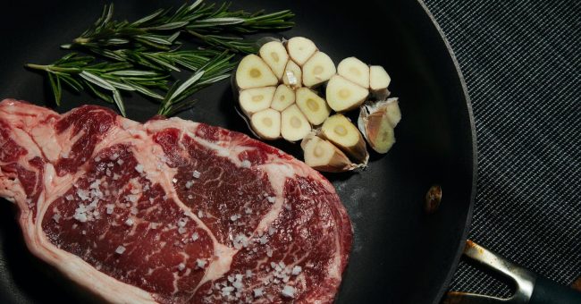 4 лайфхака, чтобы приготовить сочный стейк для гостей — Дом