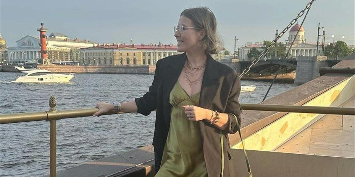 Ксения Собчак на фоне слухов о беременности снялась в бикини