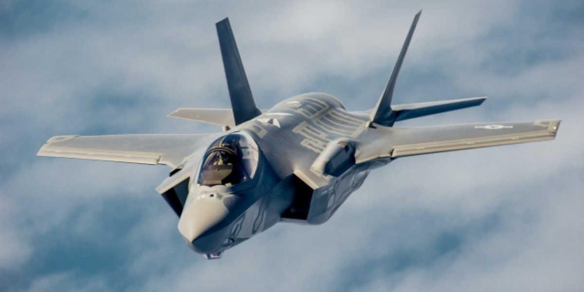 Два истребителя F-35 опасно сблизились с российским Су-35 в САР