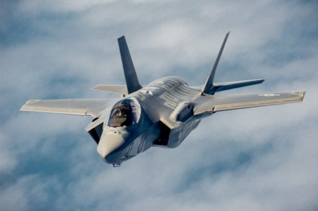 Два истребителя F-35 опасно сблизились с российским Су-35 в САР