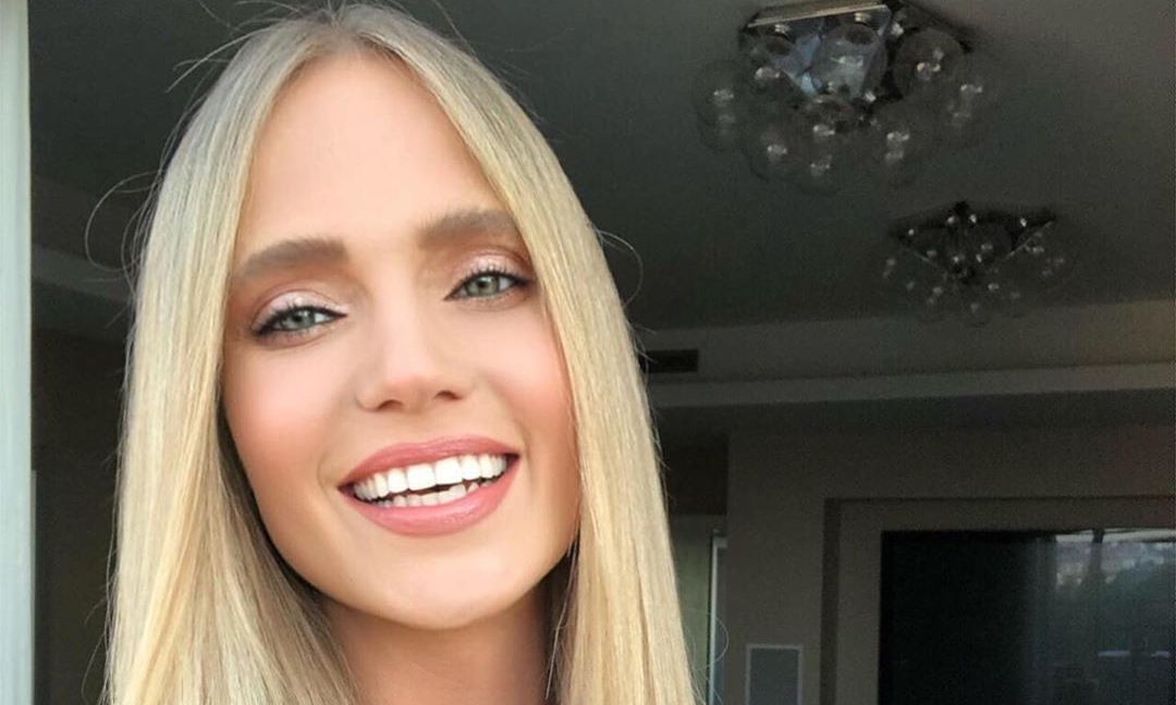 Глюкоза оголила грудь на красной дорожке премии МУЗ-ТВ — www.wday.ru