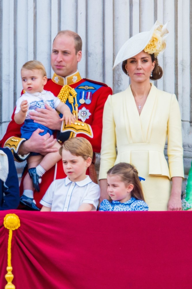 Младший сын Кейт Миддлтон и принца Уильяма донашивает вещи отца