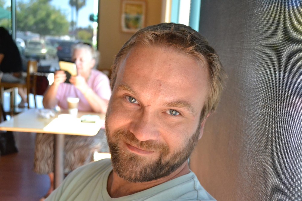 В Сети появилось фото экс-ведущего шоу «12 злобных зрителей» Михаила Рольника из реанимации