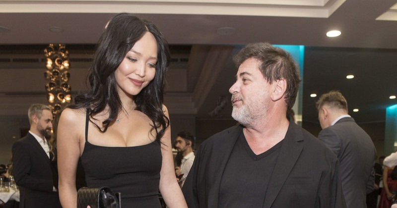 Жена Александра Цекало похвасталась дорогим украшением