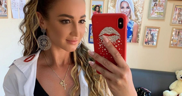 Хейтеры Ольги Бузовой раскритиковали ее выступление в откровенном боди перед выпускниками школ 