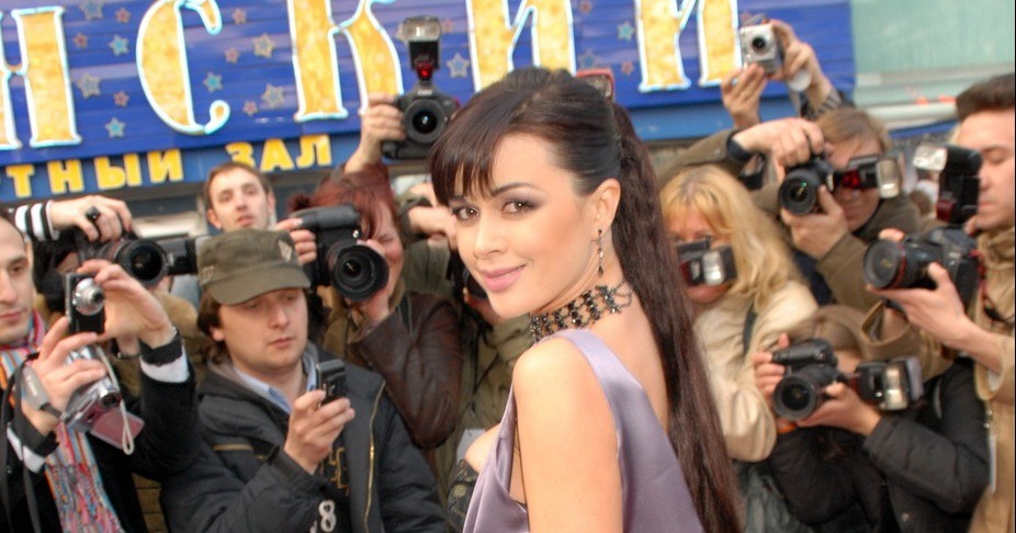 Экс-сотрудница больницы, где лечится Анастасия Заворотнюк, продает ее фото