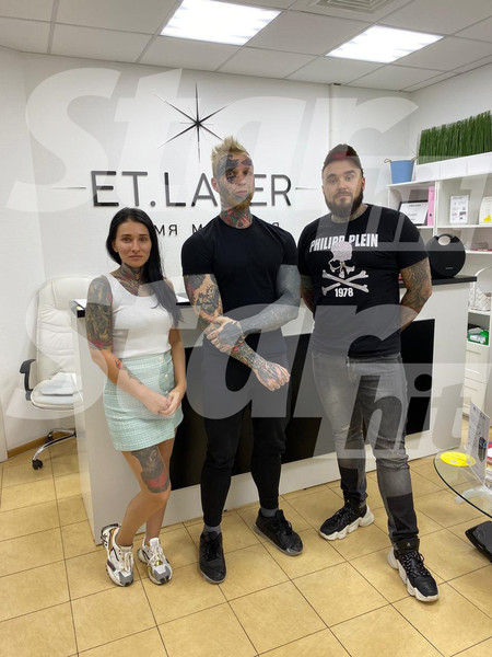 Денис и совладельцы клиники ET.LASER Екатерина Федина и Виктор Галушин Денис и совладельцы клиники ET.LASER Екатерина Федина и Виктор Галушин