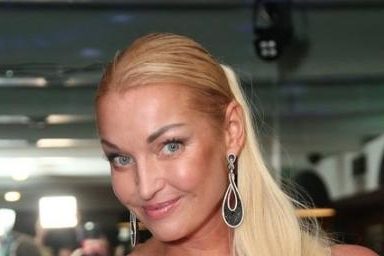 Анастасия Волочкова: новое фото — без одежды, но в фуражке — Звезды