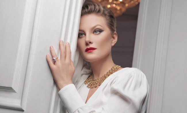 Как Рената Литвинова в компании дочери Ульяны, Ксении Собчак и других отметила день рождения после аварии