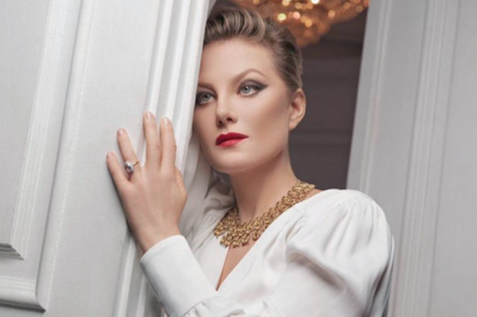 Как Рената Литвинова в компании дочери Ульяны, Ксении Собчак и других отметила день рождения после аварии