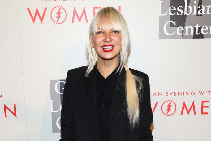 Певица Sia усыновила ребенка и рассказала о своих новых отношениях, HELLO! Russia