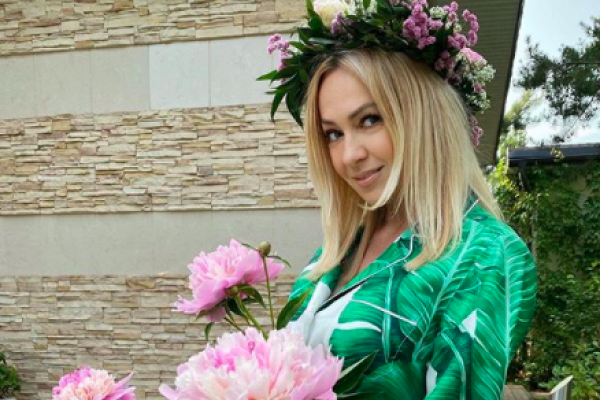 Рудковская пожаловалась на слежку за ее домом — Рамблер/женский