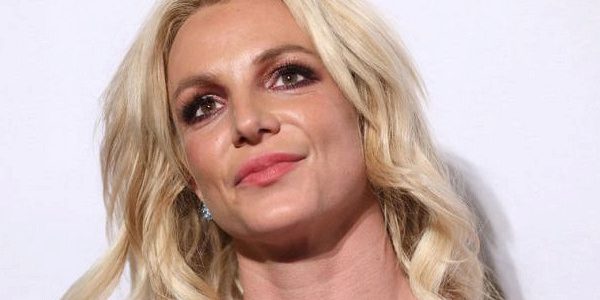 Раскачивающаяся из стороны в сторону Бритни Спирс напугала фанатов 