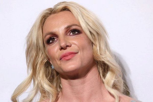 Раскачивающаяся из стороны в сторону Бритни Спирс напугала фанатов 