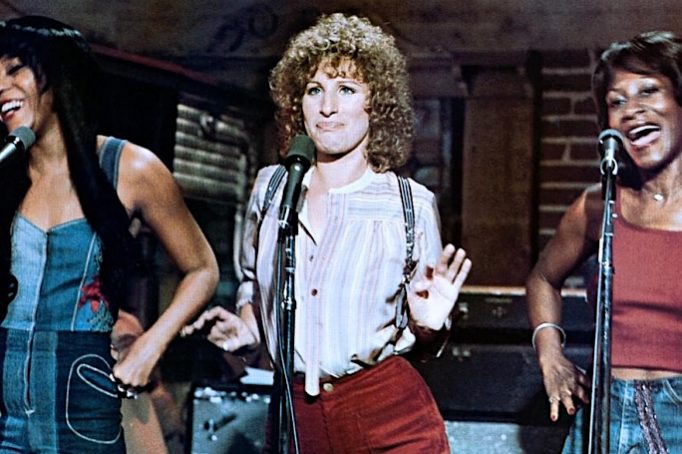 о том, как звучит Барбра Стрейзанд, чего боится Трумен Капотэ и чем так примечателен Бэнкси, HELLO! Russia