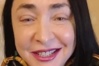 Лолита пересекла белорусскую границу пешком — Звезды