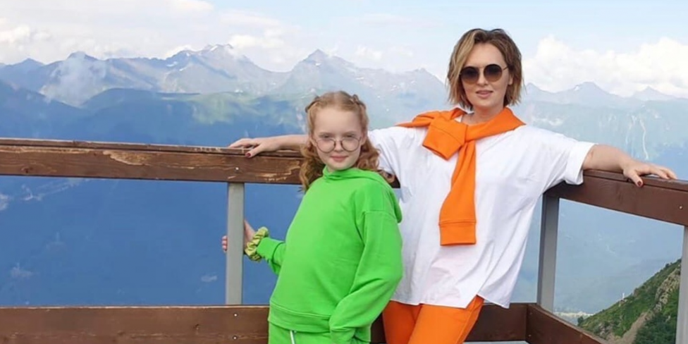 Елена Ксенофонтова показала подписчикам подросшую дочь — Звезды