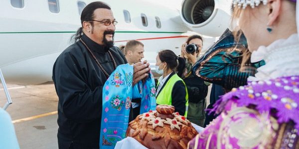 Стивен Сигал приехал в Бурятию — Рамблер/новости