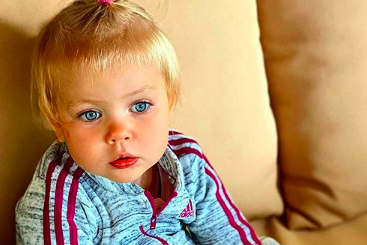 Лера Кудрявцева опубликовала фото маленькой дочери с новеньким авто — Звезды