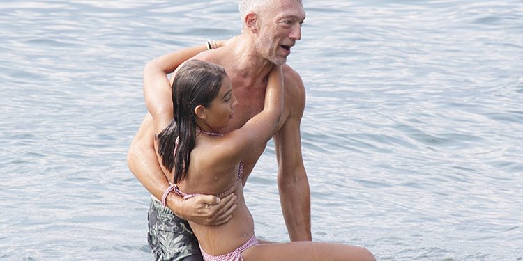 Венсан Кассель с дочерью Леони на озере Комо, HELLO! Russia