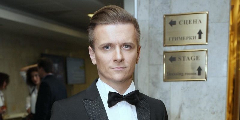 Глеб Матвейчук забрал жену и сына из роддома