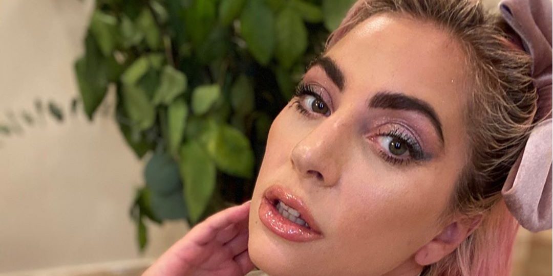 Без макияжа и кубиков пресса: Леди Гага показала честное фото