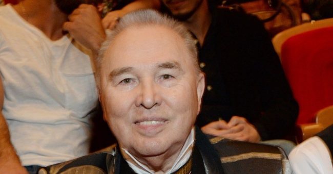 Больного Паркинсоном Вячеслава Зайцева вывезли на светское мероприятие