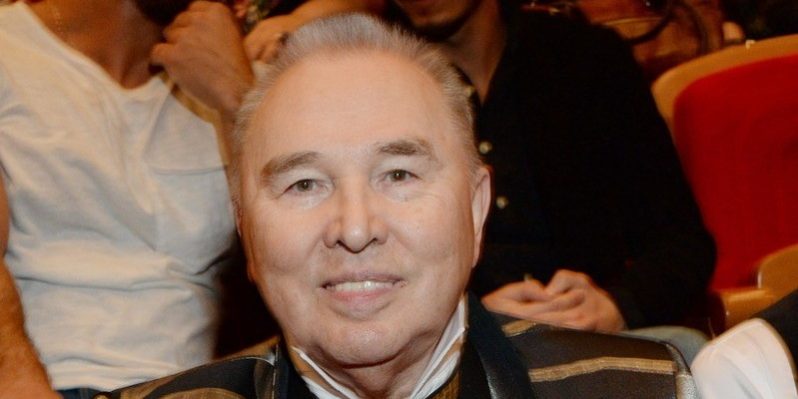 Больного Паркинсоном Вячеслава Зайцева вывезли на светское мероприятие