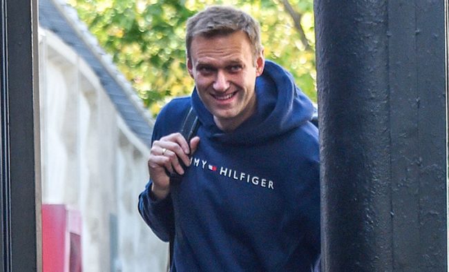 Алексея Навального перевезли на лечение в Германию, HELLO! Russia