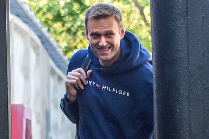 Алексея Навального перевезли на лечение в Германию, HELLO! Russia