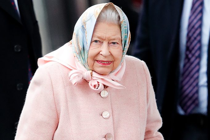 Королева Елизавета II передумала возвращаться в Букингемский дворец, HELLO! Russia