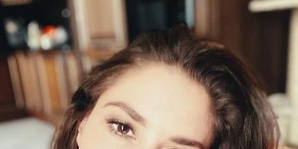 Муцениеце похвалилась стройной фигурой в бассейне — Звезды