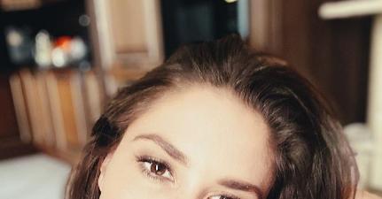 Муцениеце похвалилась стройной фигурой в бассейне — Звезды