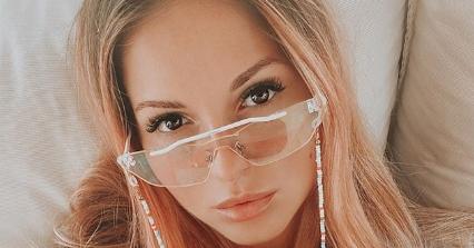 Нюша похвалилась подтянутой грудью после родов — Звезды