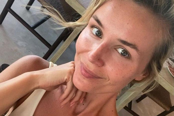 33-летняя Гагарина в мини-бикини блеснула красивой грудью — Рамблер/женский