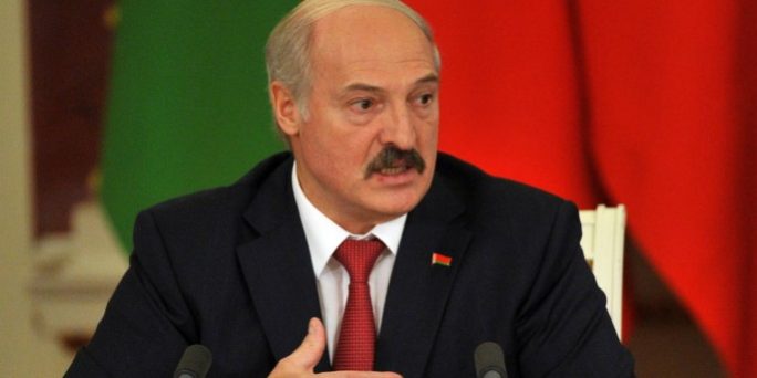 Александр Лукашенко вновь появился с автоматом, новости, Белоруссия, протесты, 2020 :: Политика :: Дни.ру