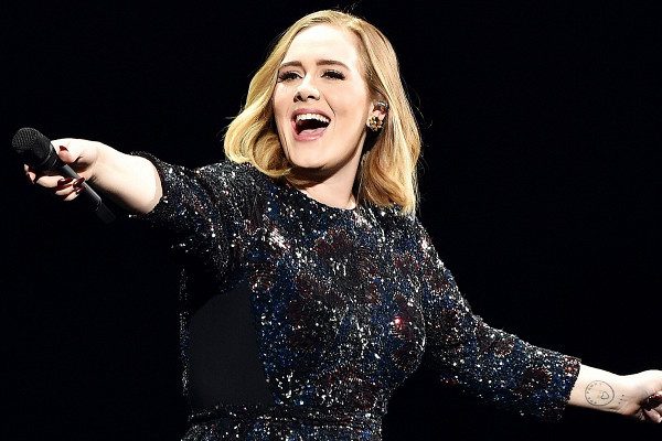 Экстремально похудевшая Адель похвасталась телом — Рамблер/женский