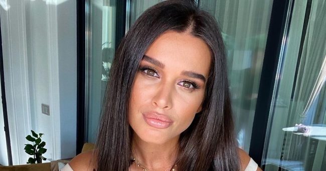 «Как баба с рынка»: Ксения Бородина закатила истерику из-за критики ее коротких шорт