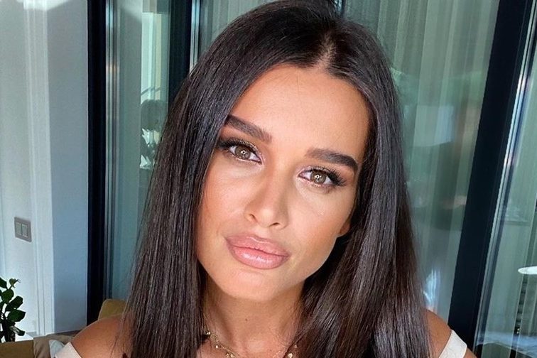 «Как баба с рынка»: Ксения Бородина закатила истерику из-за критики ее коротких шорт