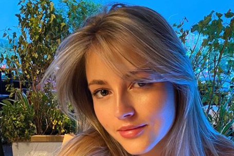 Фолловеров восхитило декольте Михайловской — Звезды