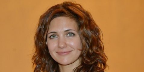 Екатерина Климова в белом купальнике встала на голову