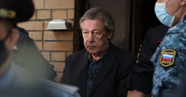 Выяснилось, кто стал новым адвокатом Михаила Ефремова — Звезды
