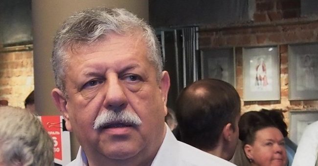 Сестра ведущего «Русского лото» Михаила Борисова опровергла информацию о его смерти